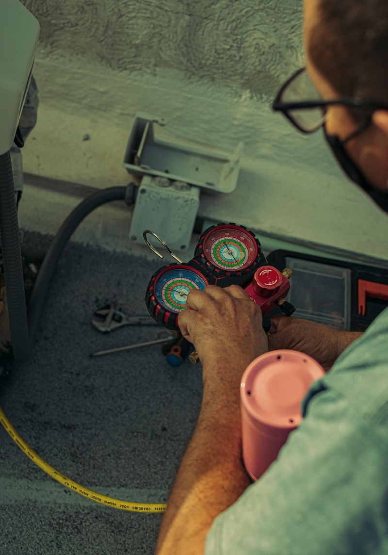 hvac team working air conditioner